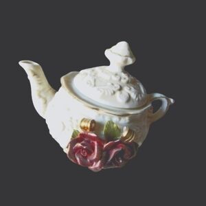 Vtg 2000 Porcelain Teapot Cornerstone Creations Japan Red Roses Gold Accents